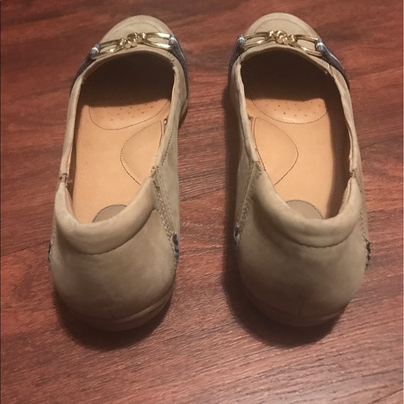 Sofft tan suede loafers - Picture 3 of 4